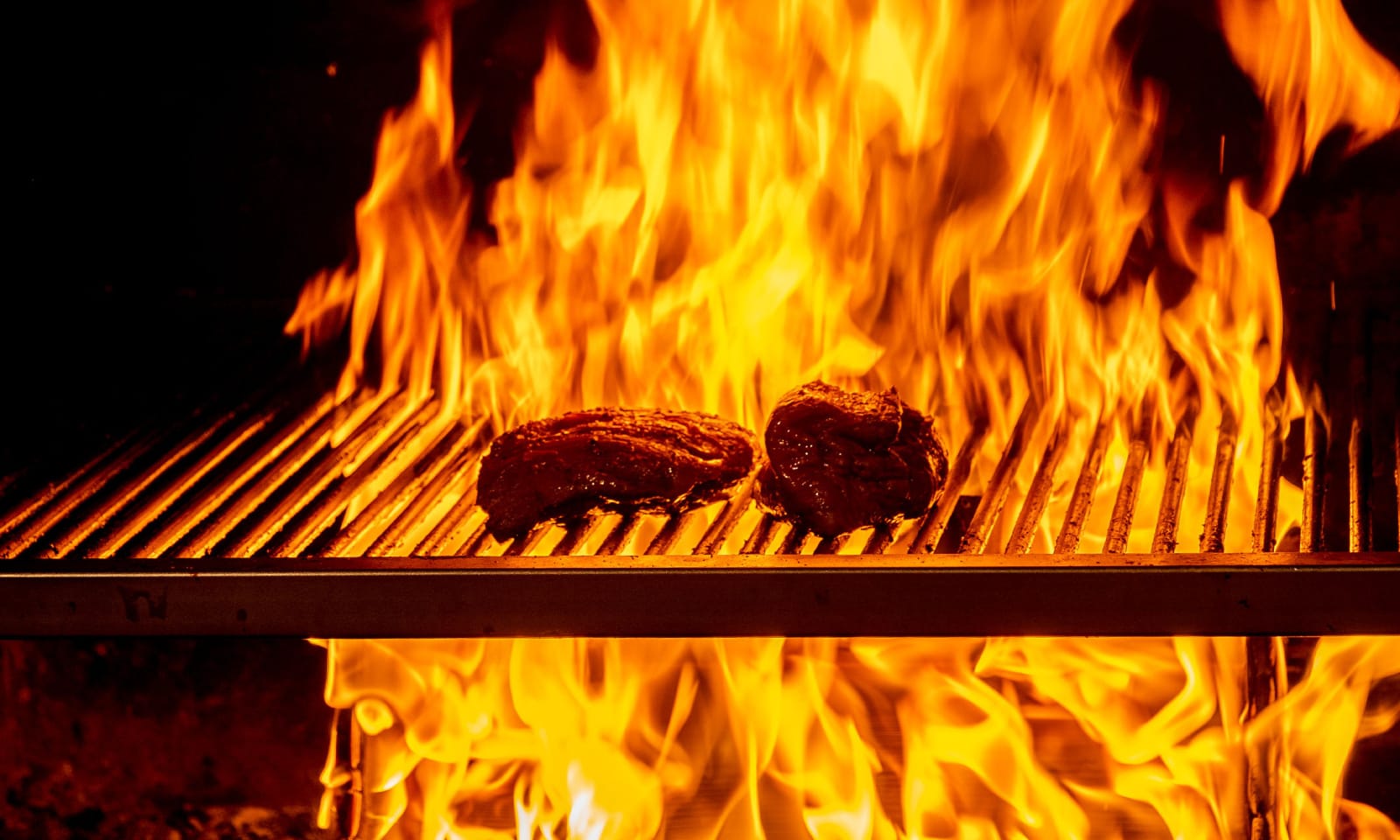 Holzkohlegrill im Ampersand Grillrestaurant Luzern
